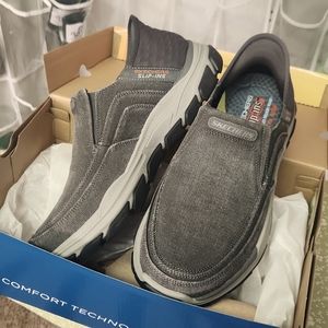 NIB Men's Slip-In Skechers 9 Wide Charcoal